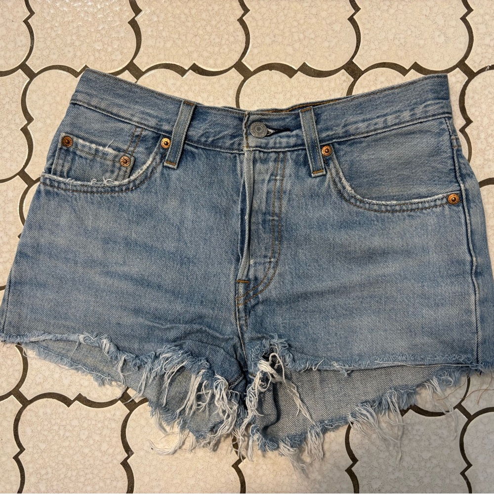 Levi’s 501 denim shorts size 24